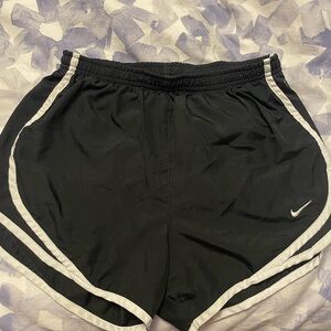 Nike Black Athletic Shorts Lightweight Breathable Design